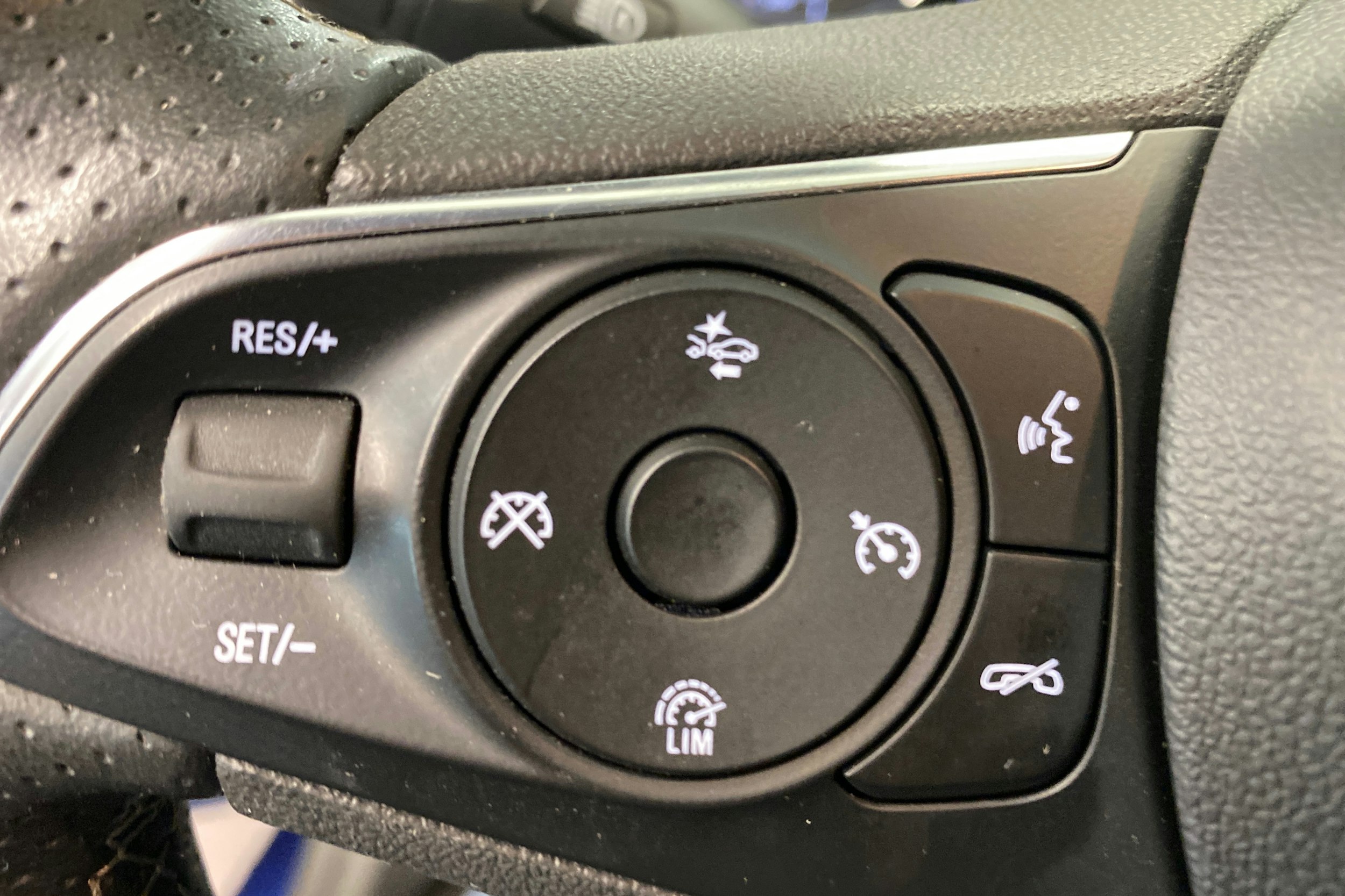 sininen Opel Astra 2021 kuva 17.