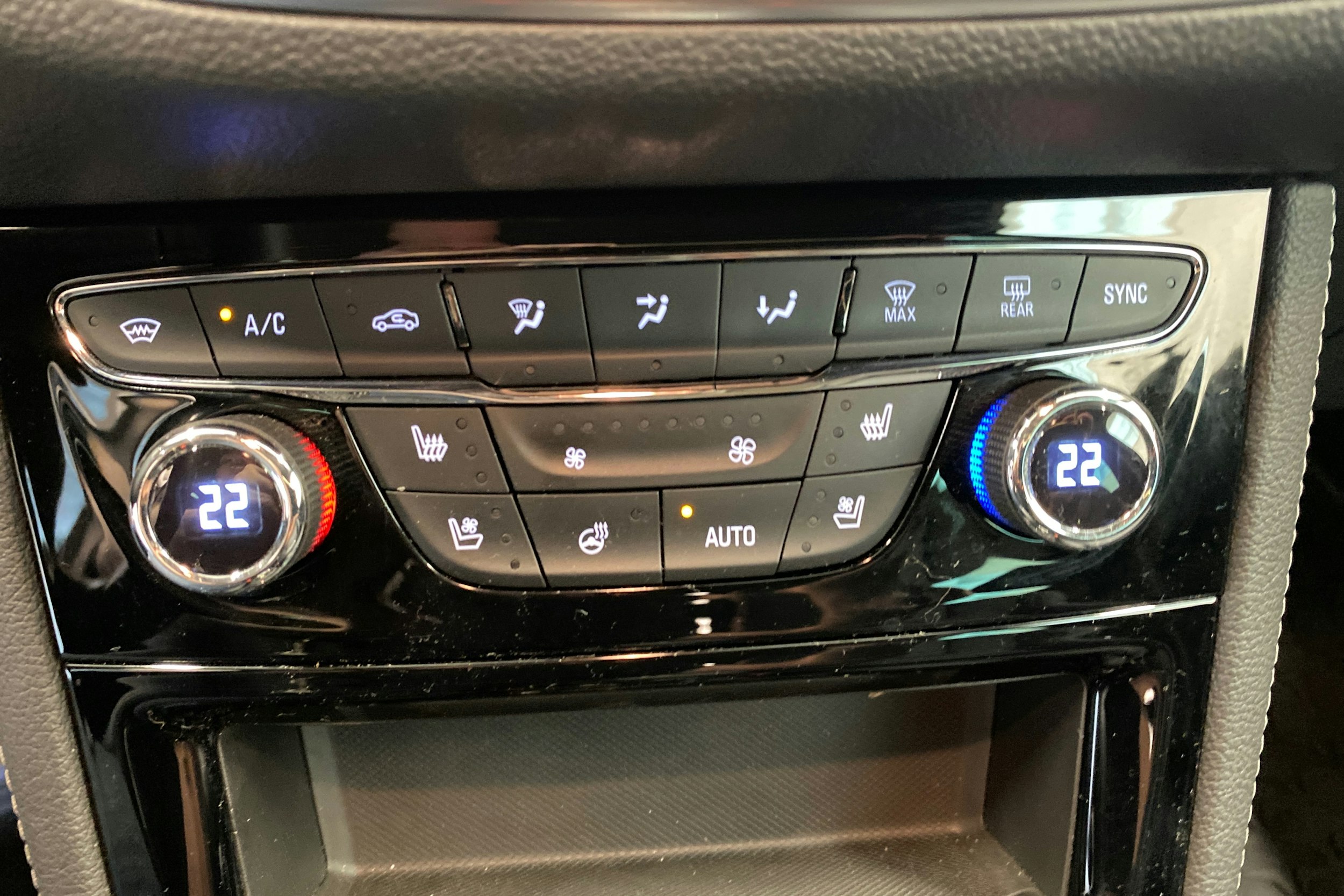sininen Opel Astra 2021 kuva 19.