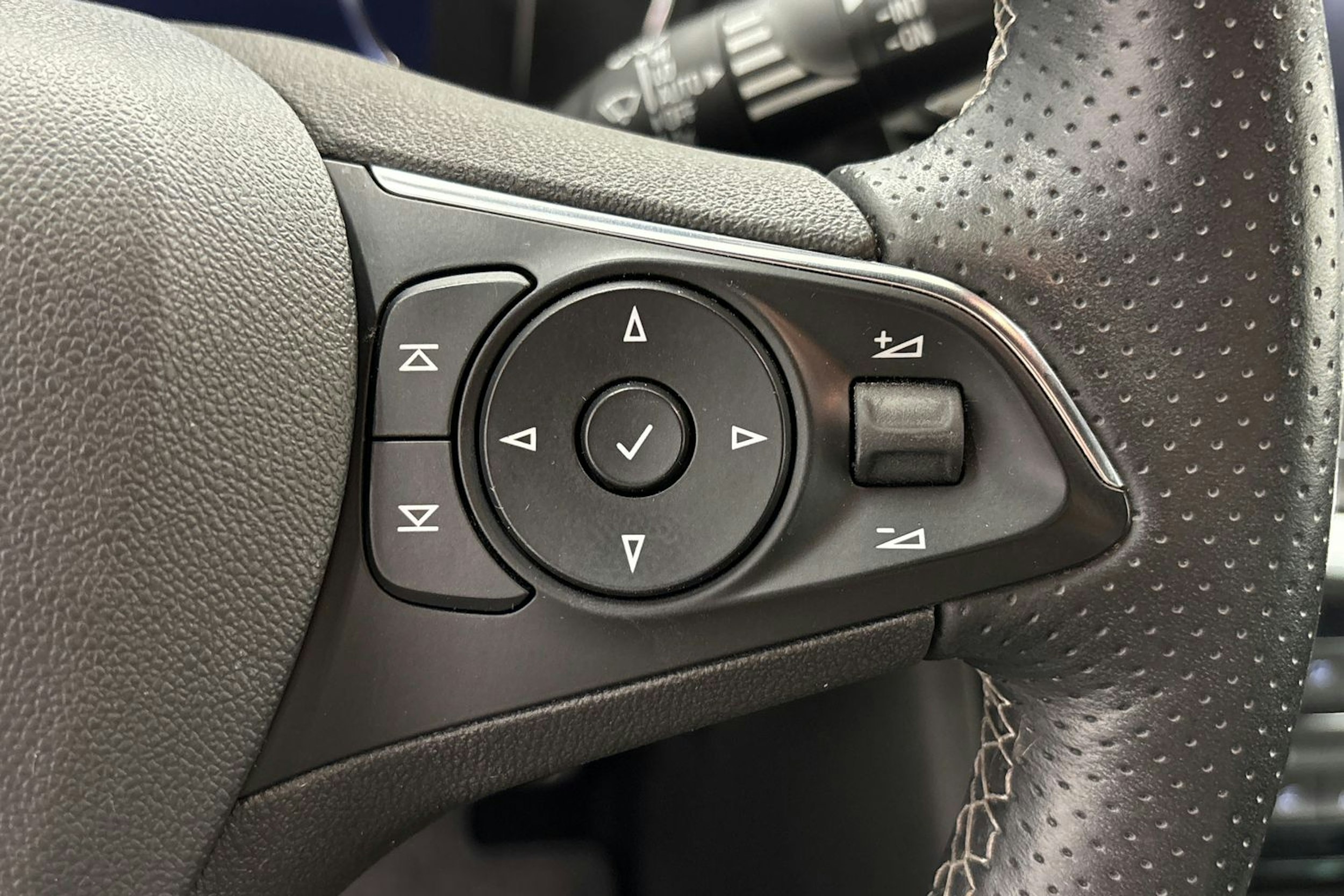 sininen Opel Astra 2021 kuva 17.