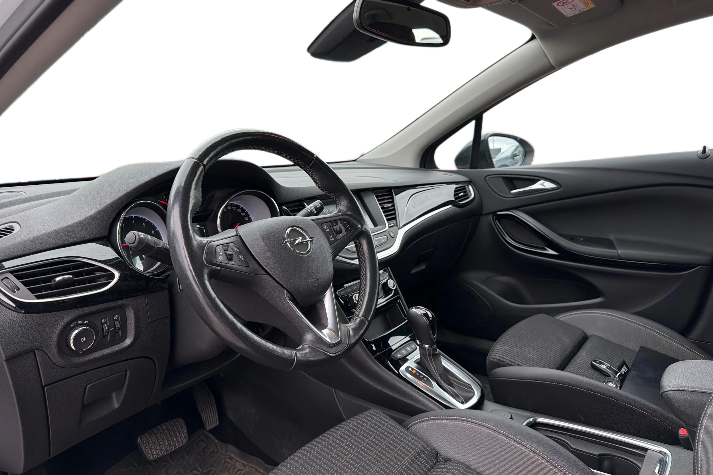 valkoinen Opel Astra 2021 kuva 3.