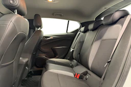 valkoinen Opel Astra 2021 kuva 8.