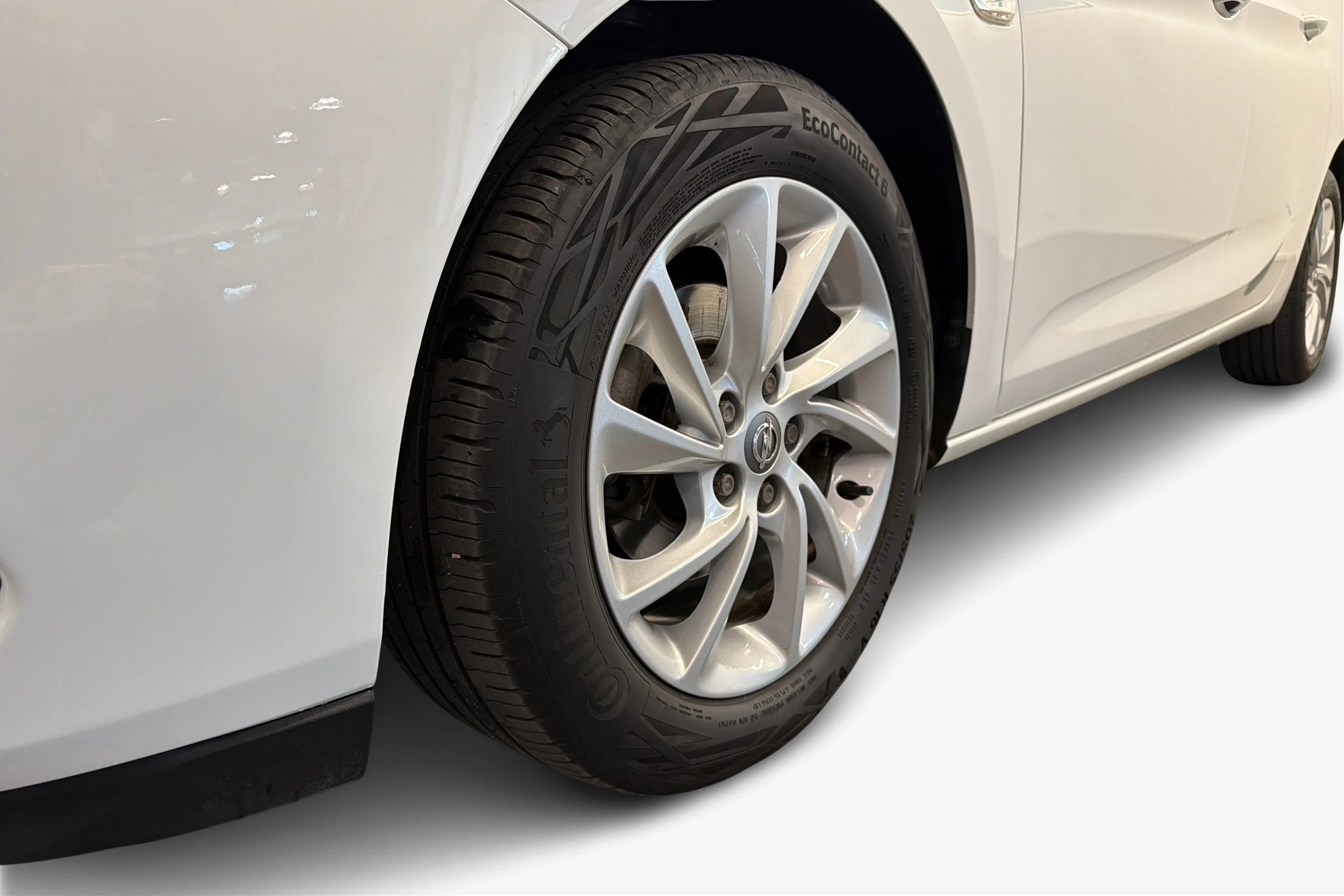 valkoinen Opel Astra 2021 kuva 9.