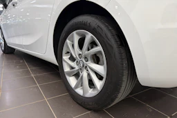valkoinen Opel Astra 2021 kuva 10.