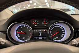 valkoinen Opel Astra 2021 kuva 16.