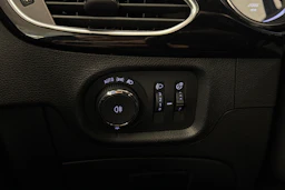 valkoinen Opel Astra 2021 kuva 17.