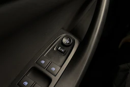 valkoinen Opel Astra 2021 kuva 18.