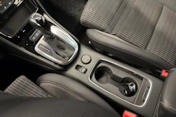 valkoinen Opel Astra 2021 kuva 19.