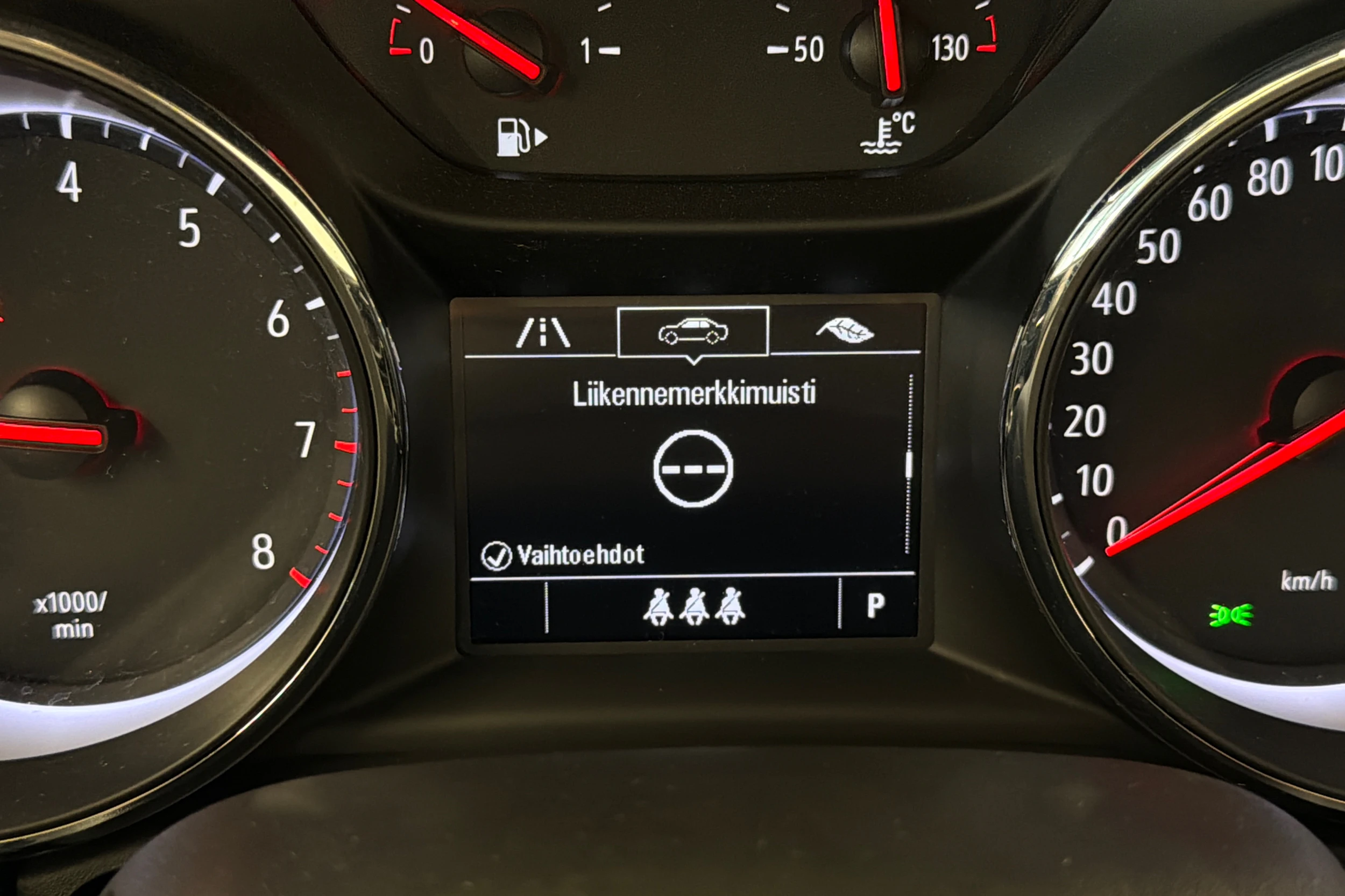 valkoinen Opel Astra 2021 kuva 24.