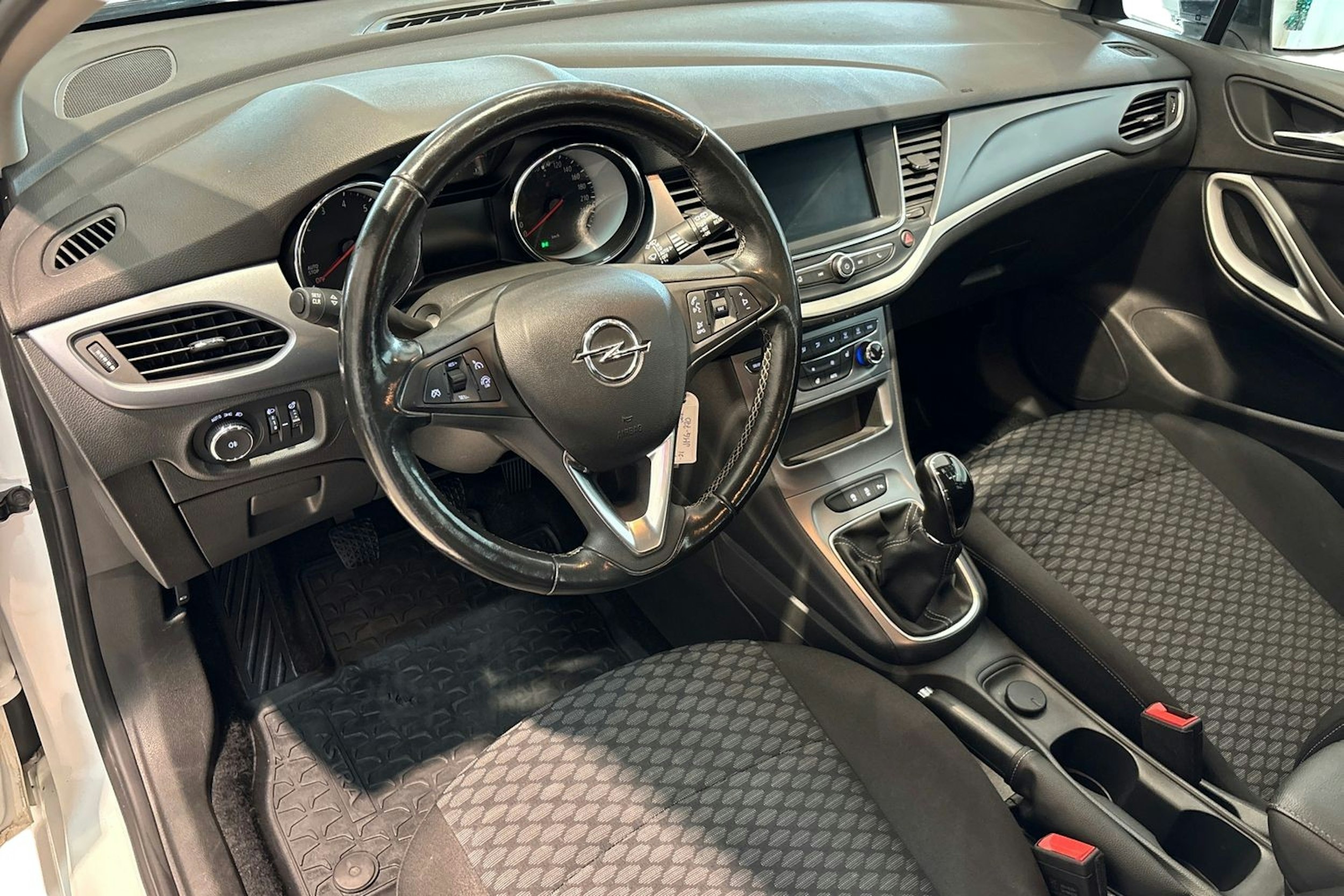 Valkoinen Opel ASTRA 2021 kuva 7.