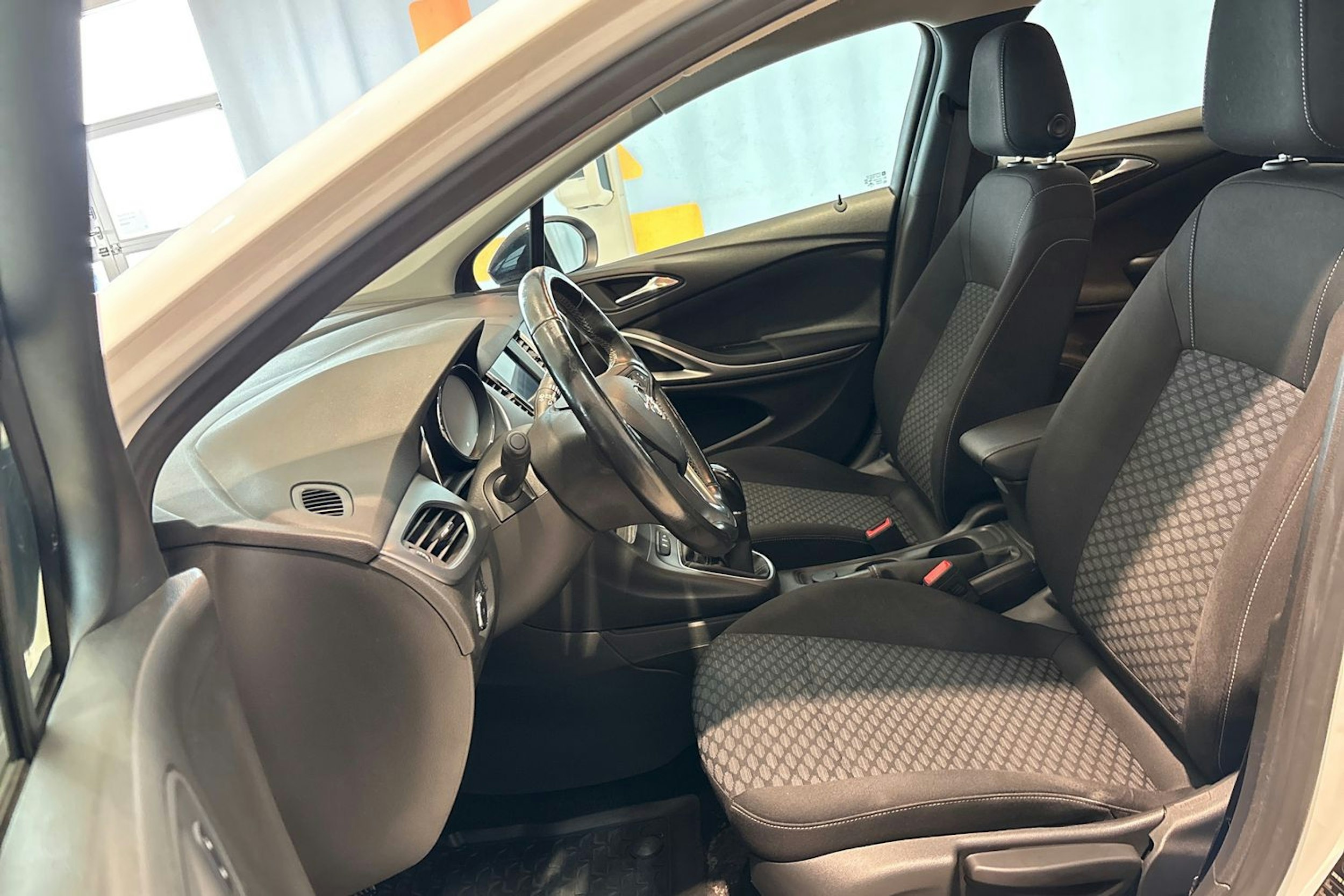 Valkoinen Opel ASTRA 2021 kuva 22.