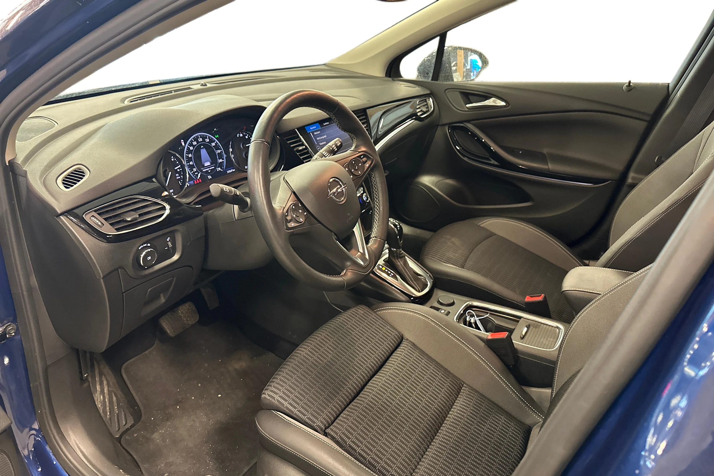 sininen Opel Astra 2021 kuva 3.