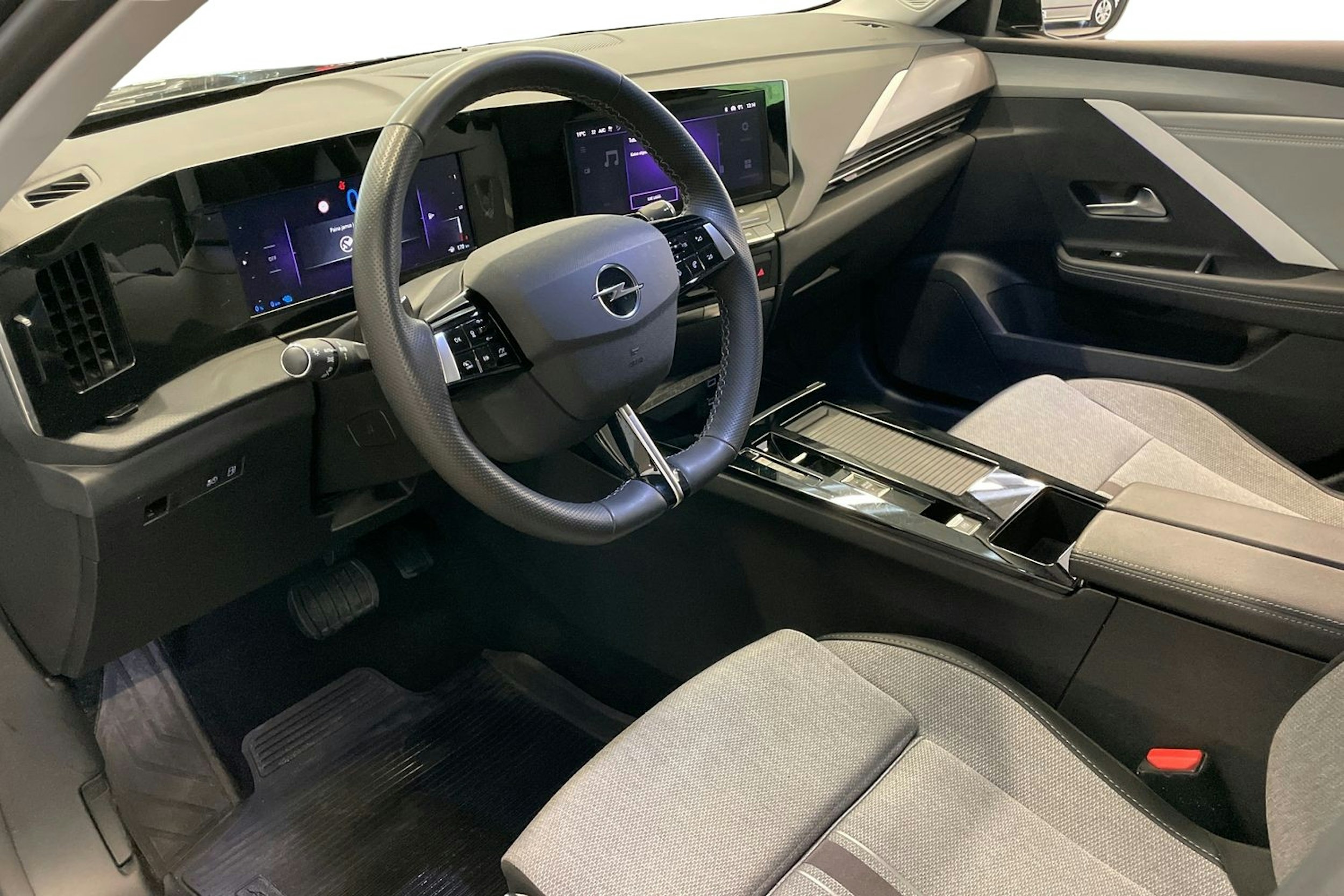 harmaa Opel Astra 2022 kuva 7.