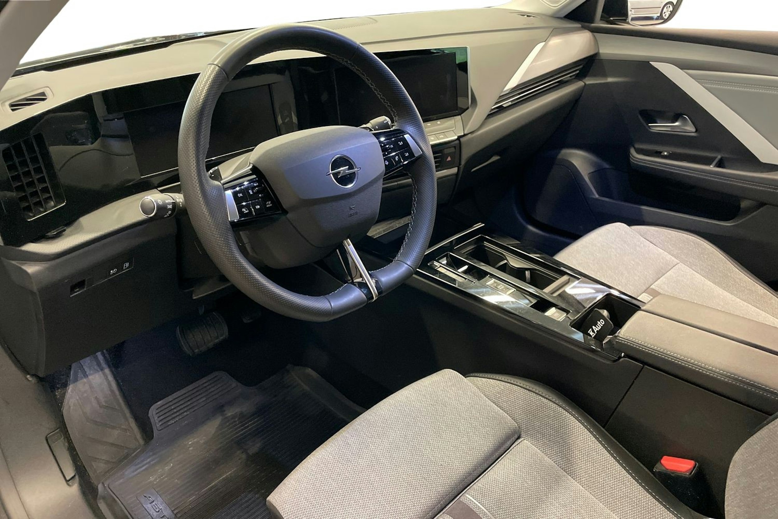 harmaa Opel Astra 2022 kuva 9.