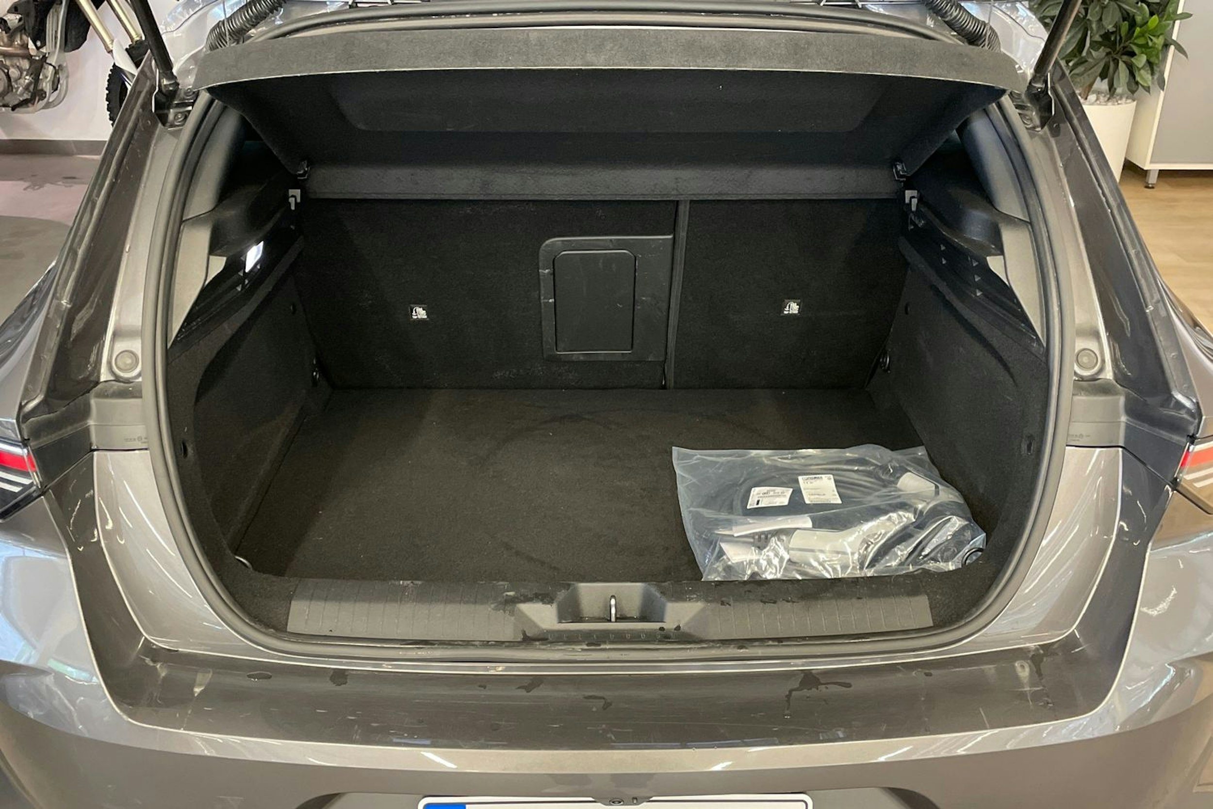 harmaa Opel Astra 2022 kuva 15.
