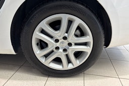 Valkoinen Opel Astra 2022 kuva 11.