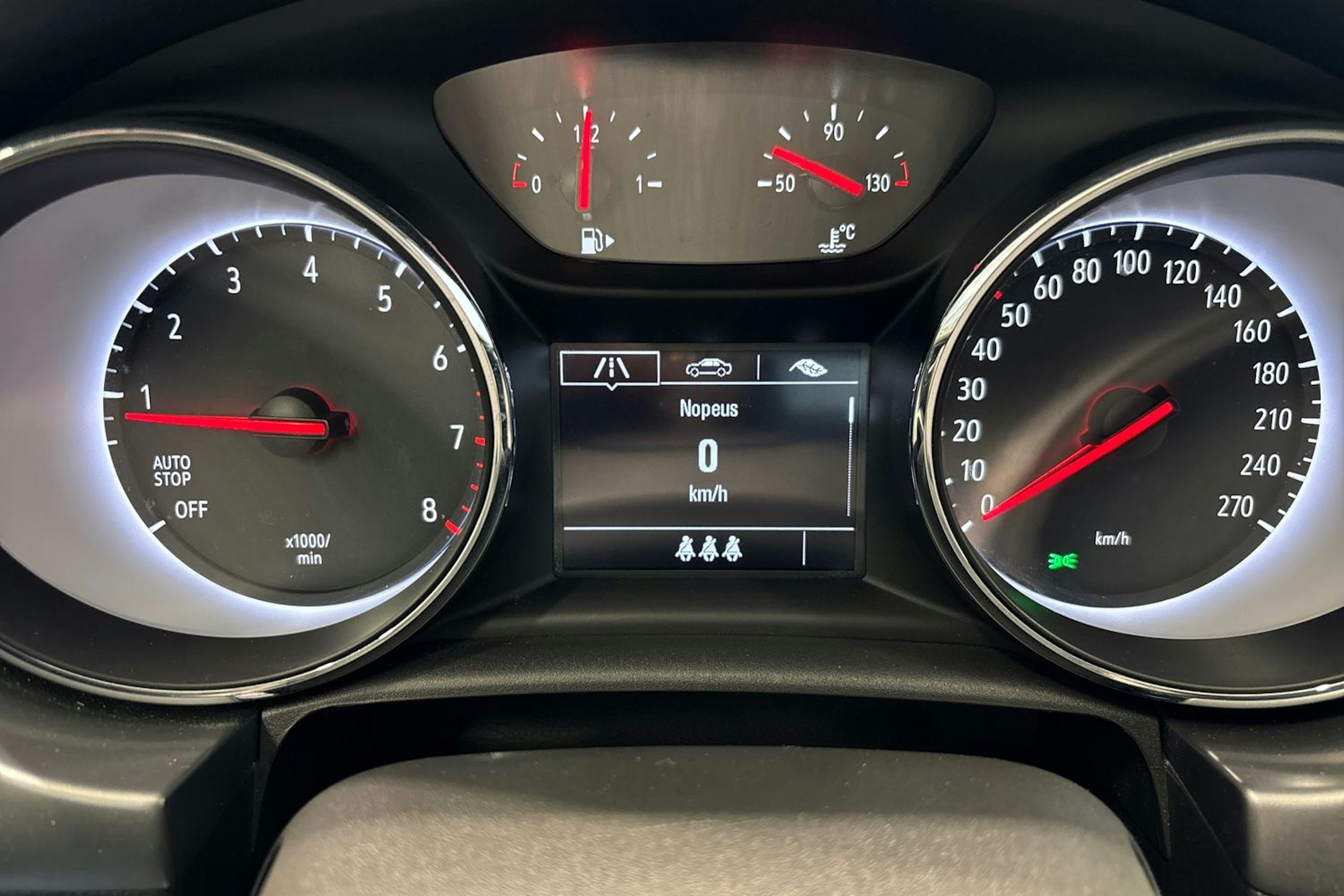 Valkoinen Opel Astra 2022 kuva 16.
