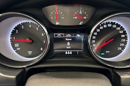 Valkoinen Opel Astra 2022 kuva 16.
