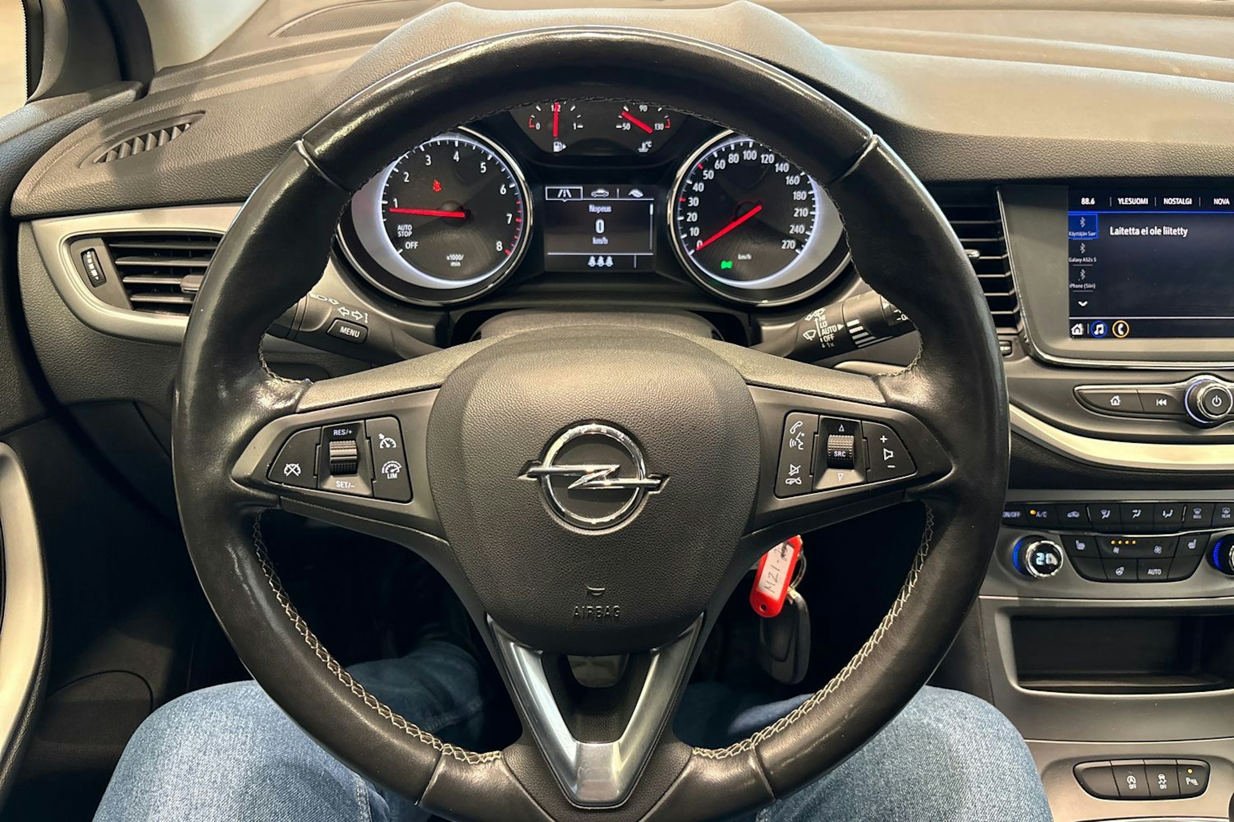 Valkoinen Opel Astra 2022 kuva 17.