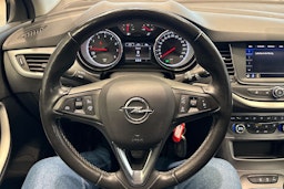 Valkoinen Opel Astra 2022 kuva 17.