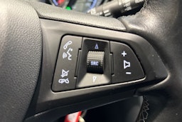 Valkoinen Opel Astra 2022 kuva 19.