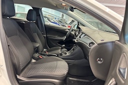 Valkoinen Opel Astra 2022 kuva 27.
