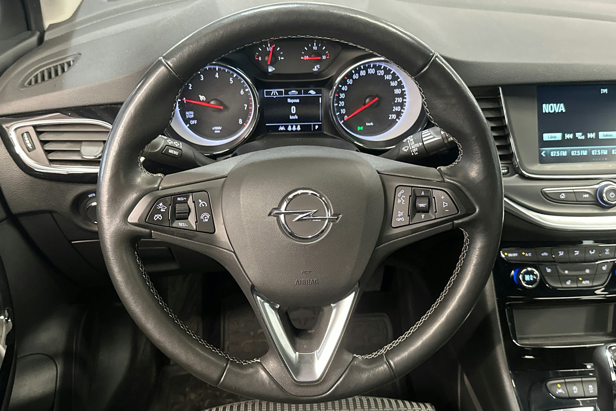 Punainen Opel ASTRA 2022 kuva 14.