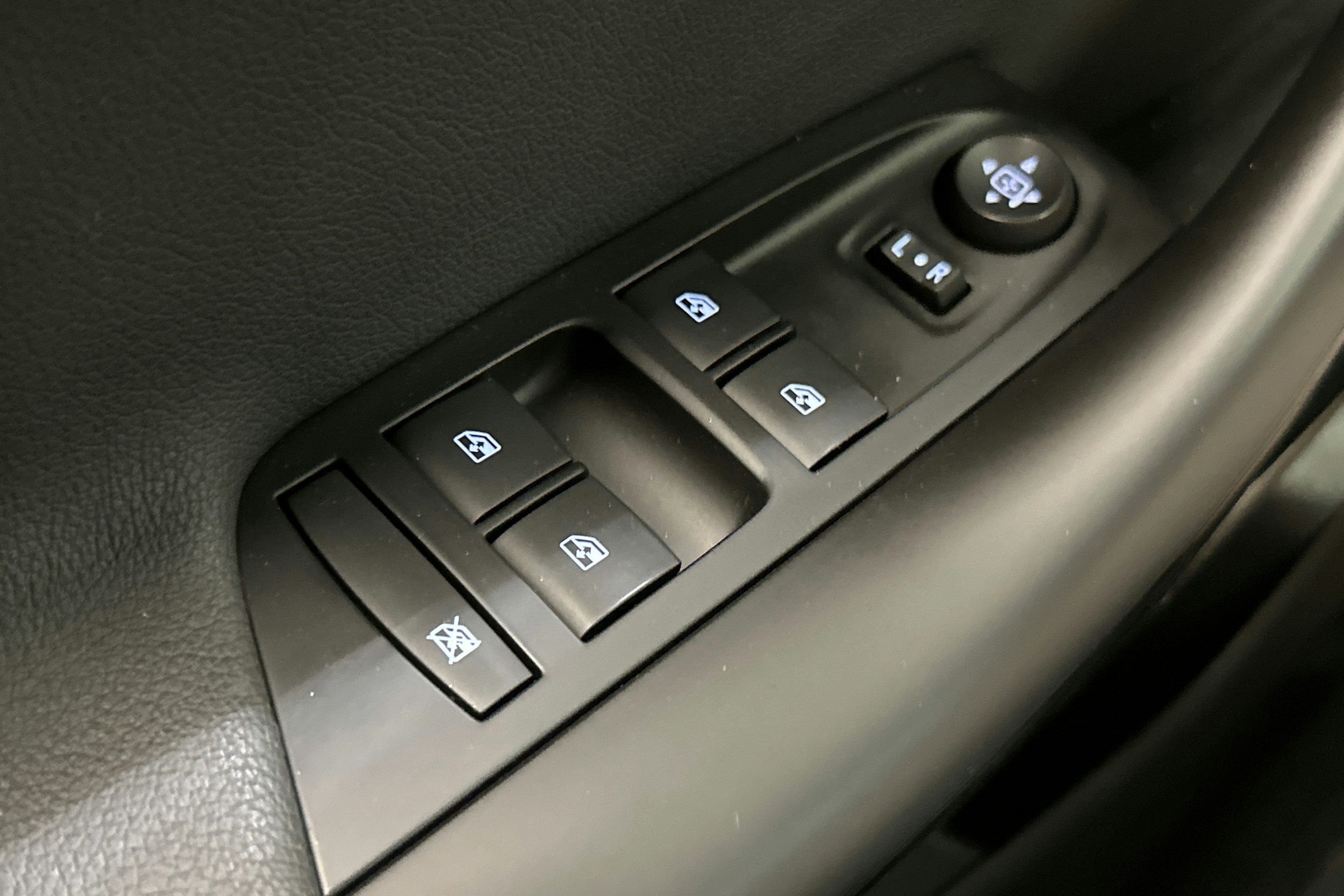 Punainen Opel ASTRA 2022 kuva 15.