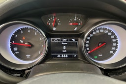 Punainen Opel ASTRA 2022 kuva 16.