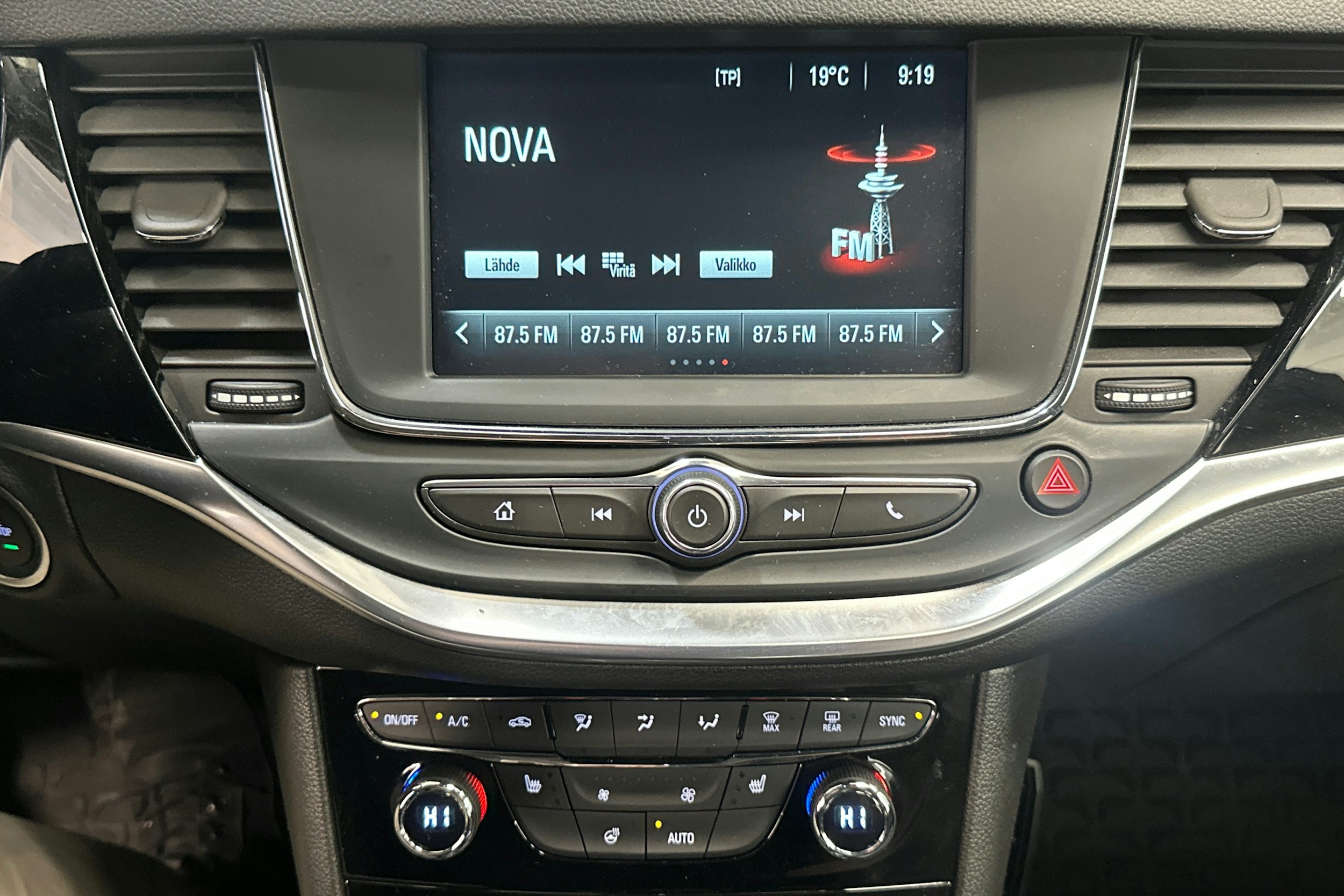 Punainen Opel ASTRA 2022 kuva 17.