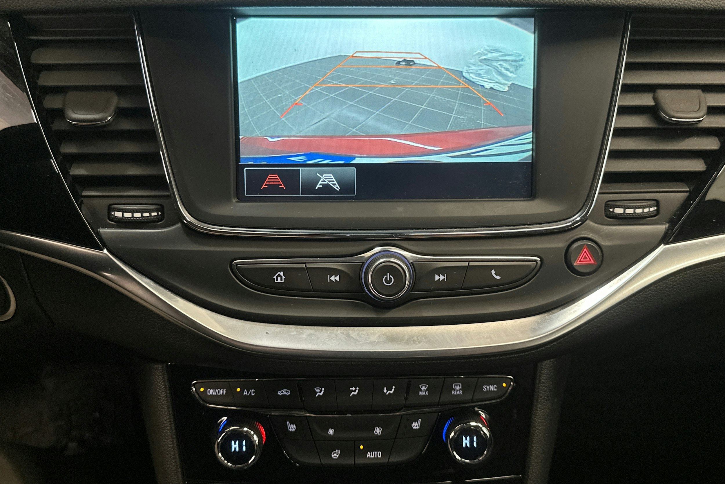 Punainen Opel ASTRA 2022 kuva 18.