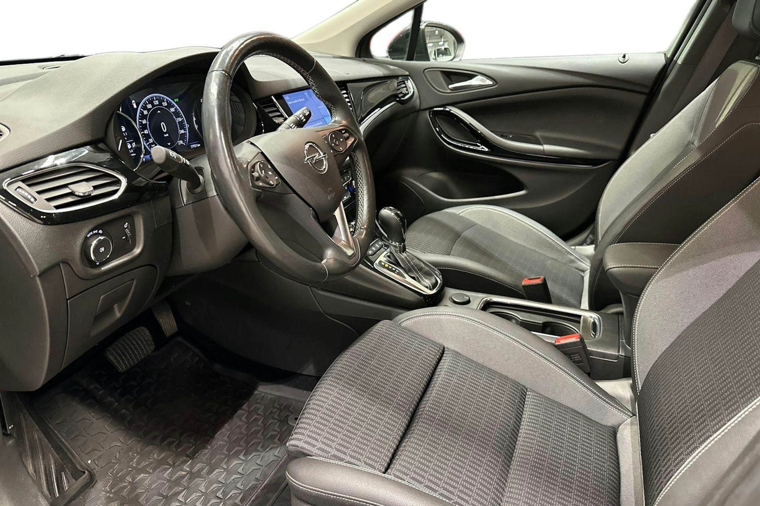harmaa Opel Astra 2022 kuva 8.