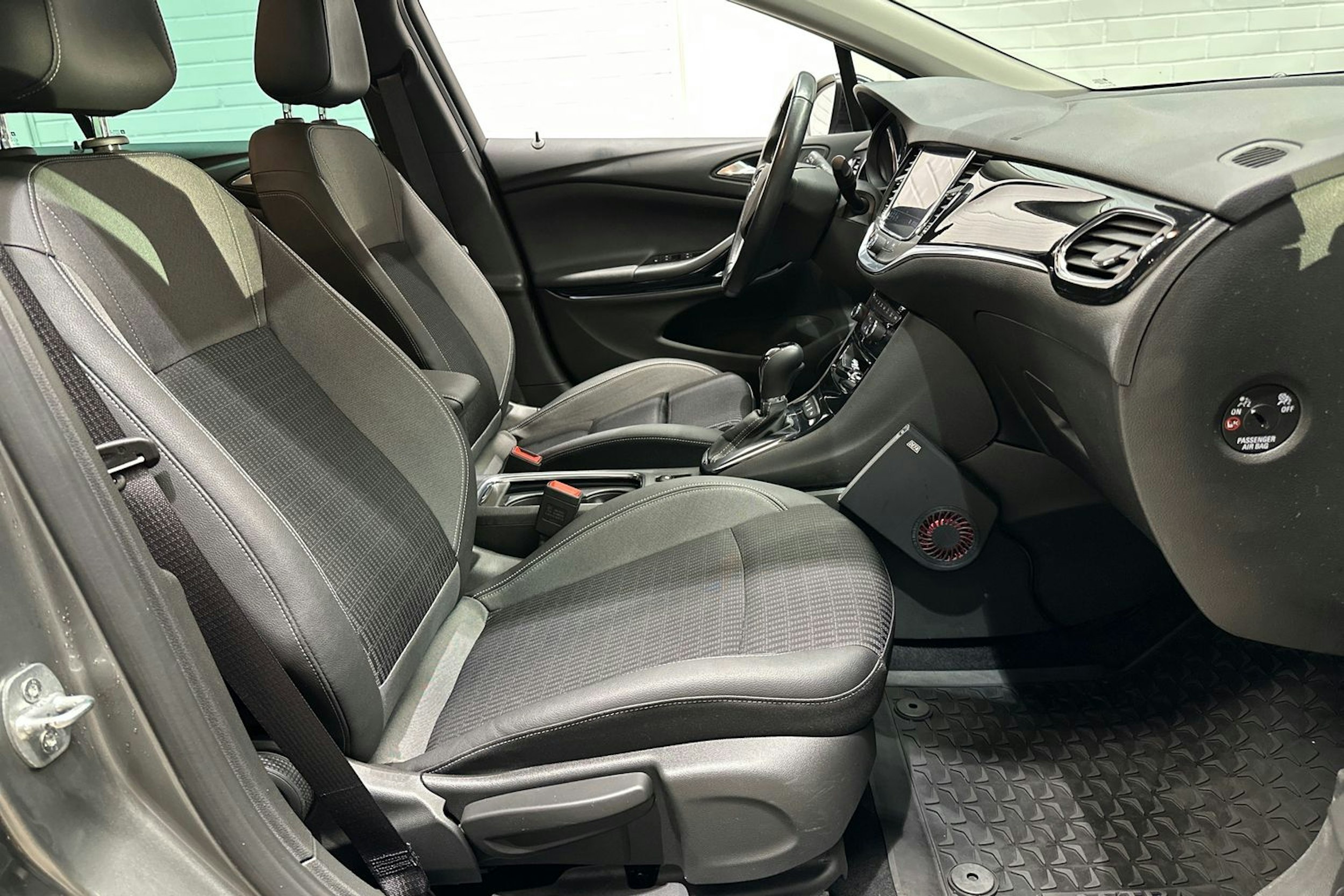 harmaa Opel Astra 2022 kuva 23.