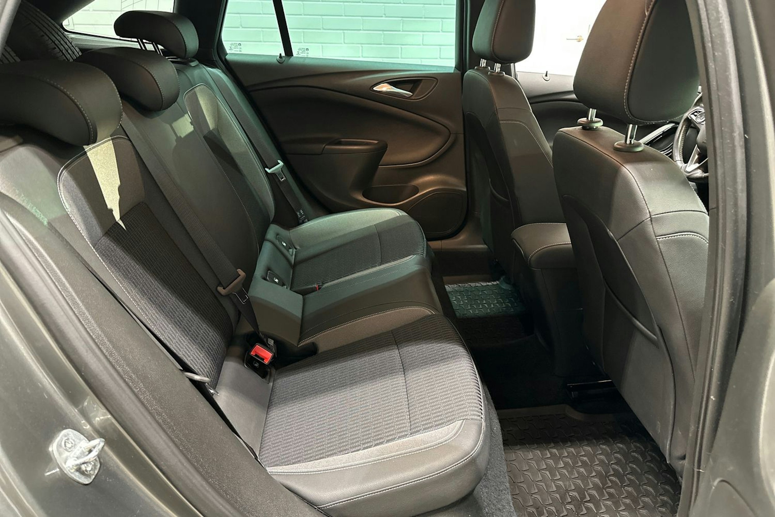 harmaa Opel Astra 2022 kuva 24.