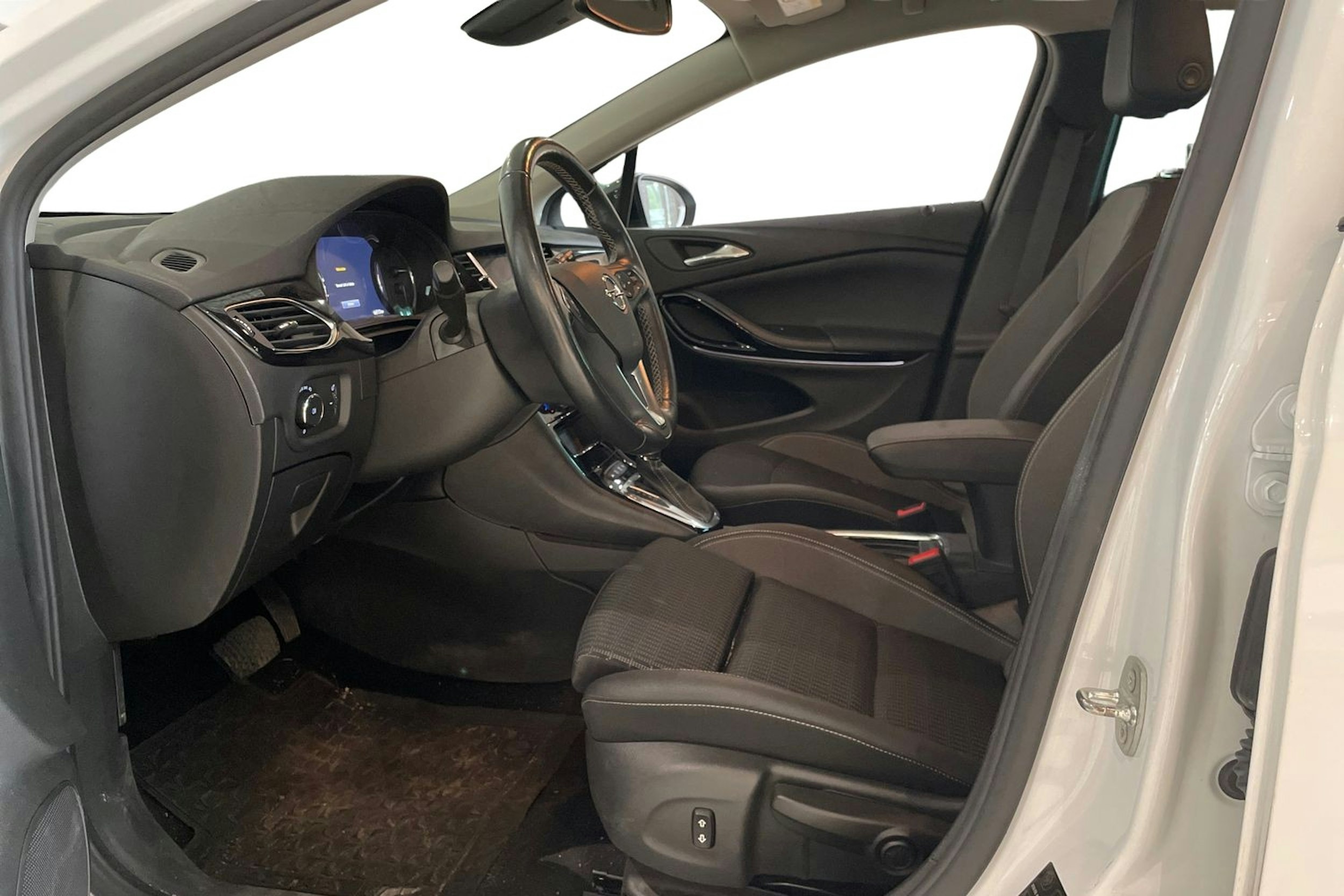 Valkoinen Opel ASTRA 2022 kuva 3.