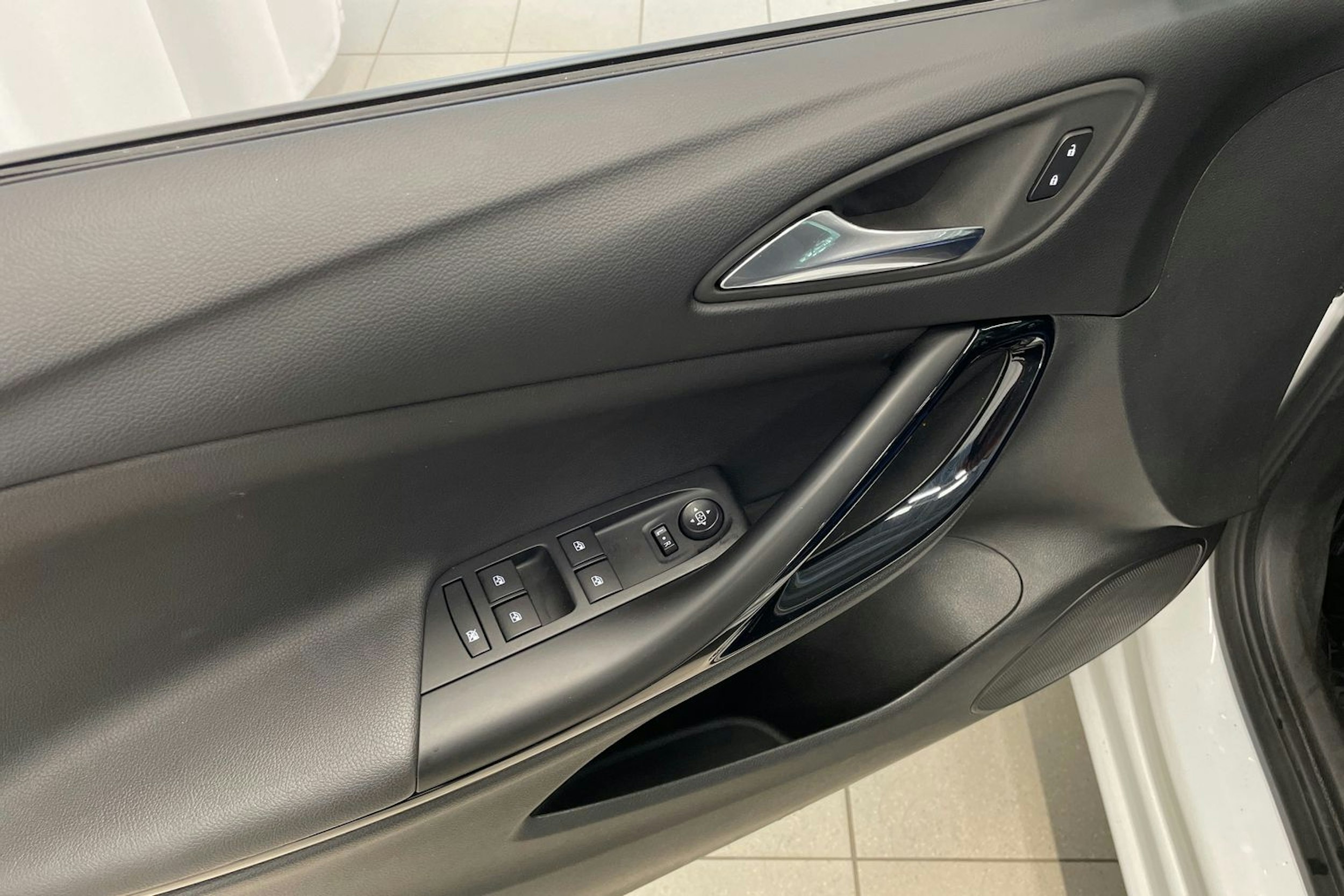 Valkoinen Opel ASTRA 2022 kuva 19.