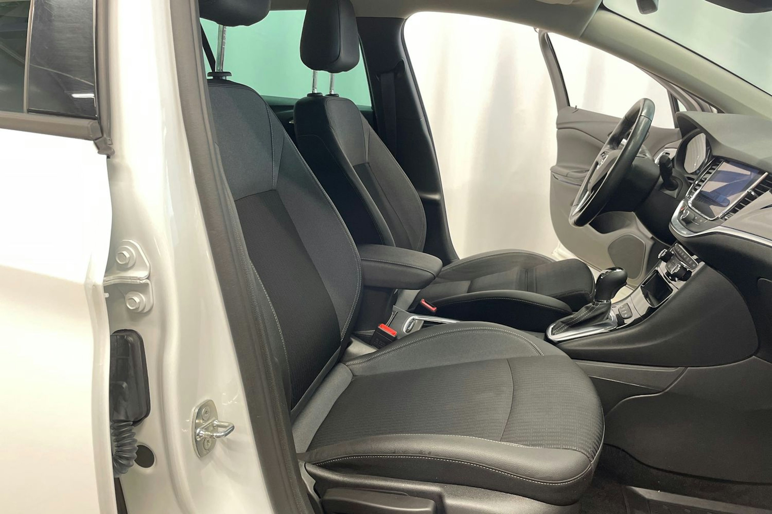 Valkoinen Opel ASTRA 2022 kuva 24.