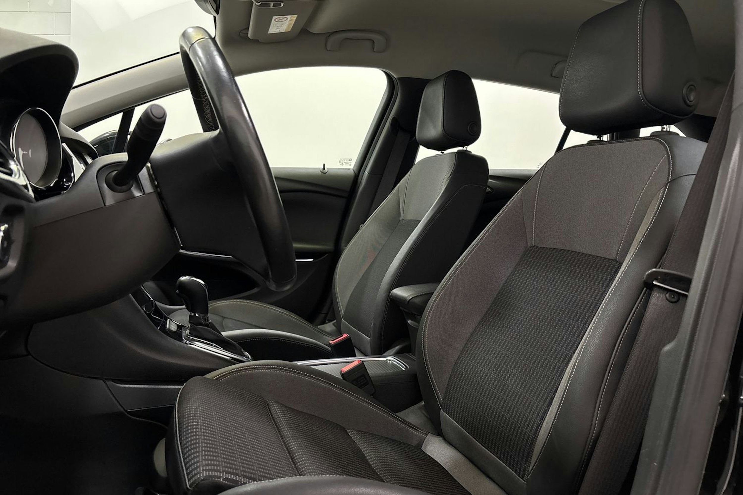 Musta Opel ASTRA 2022 kuva 14.