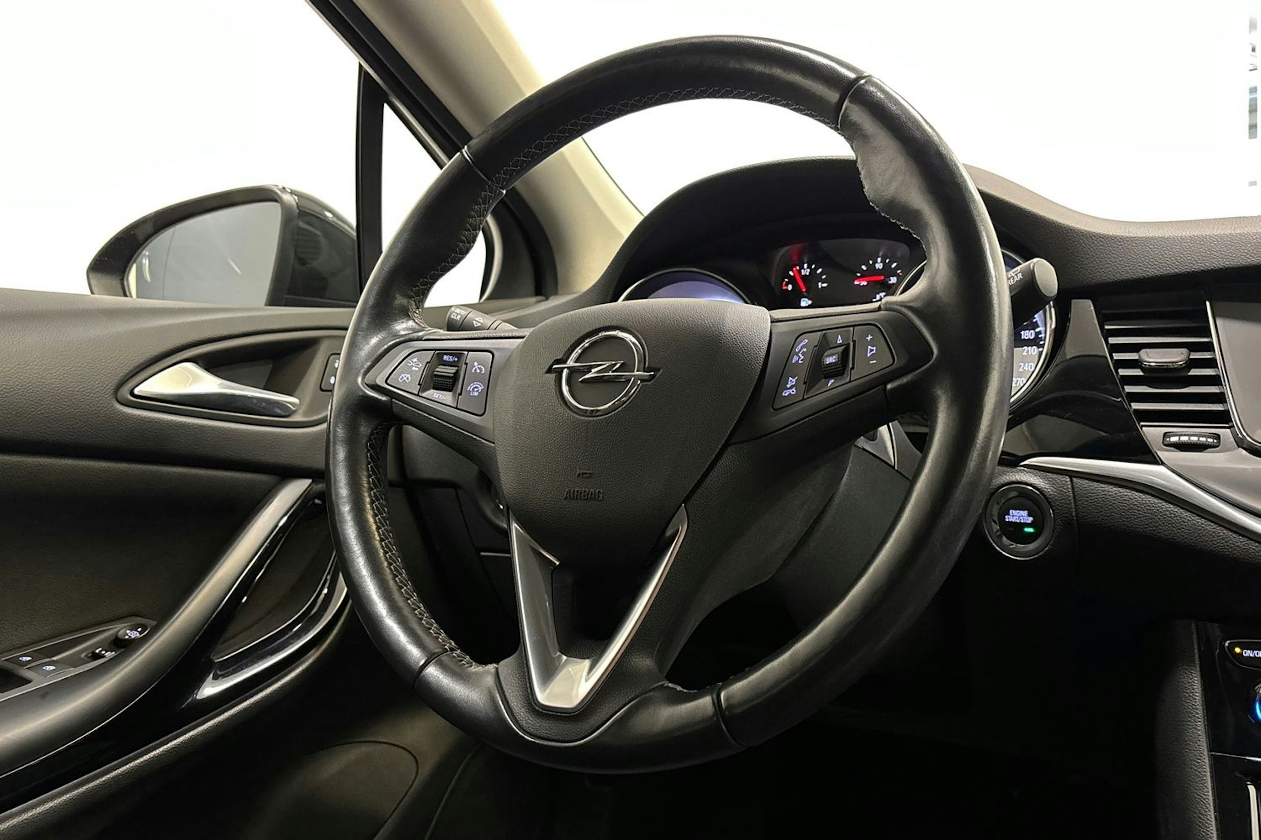 Musta Opel ASTRA 2022 kuva 15.