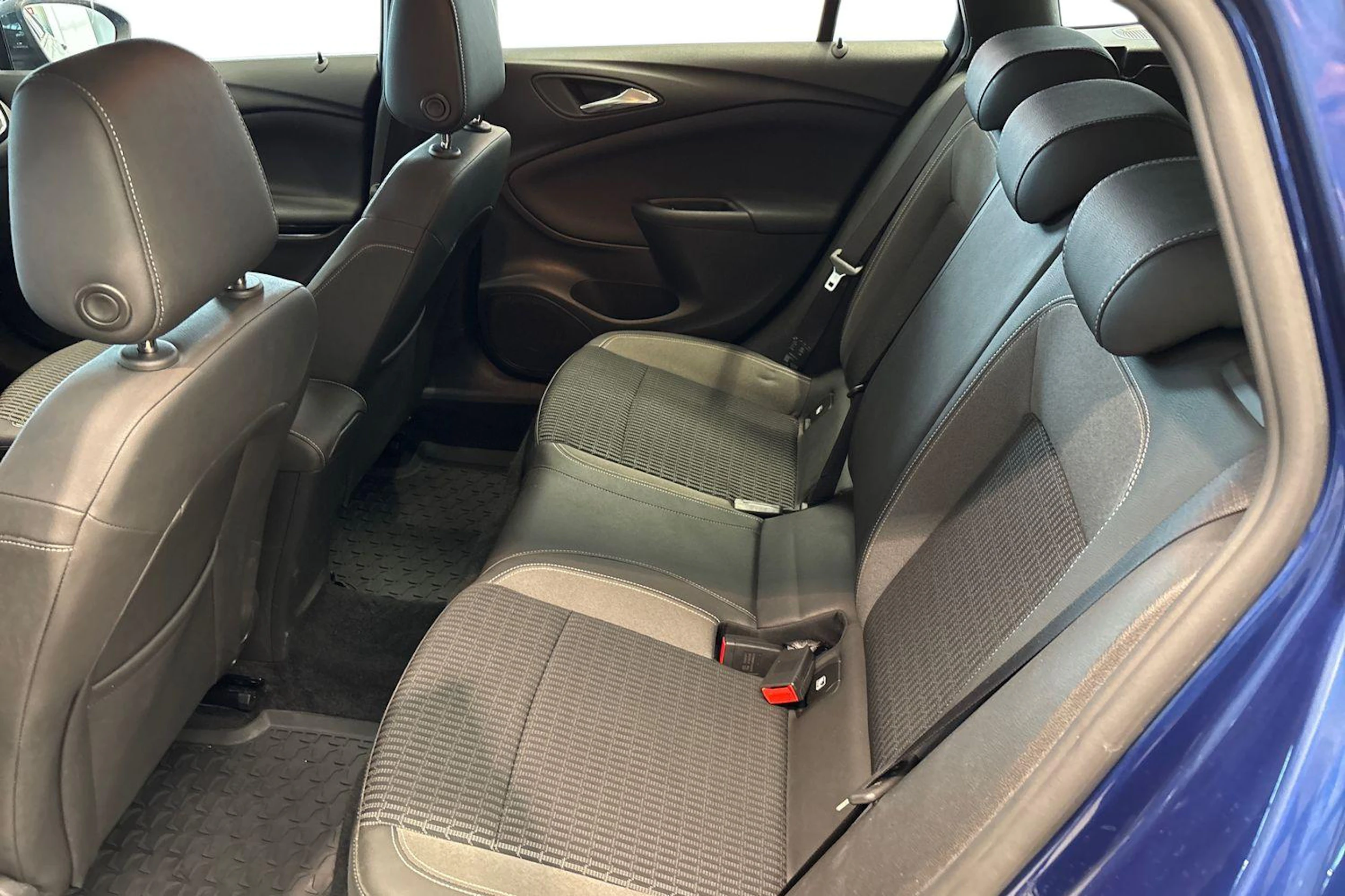 Sininen Opel ASTRA 2022 kuva 8.