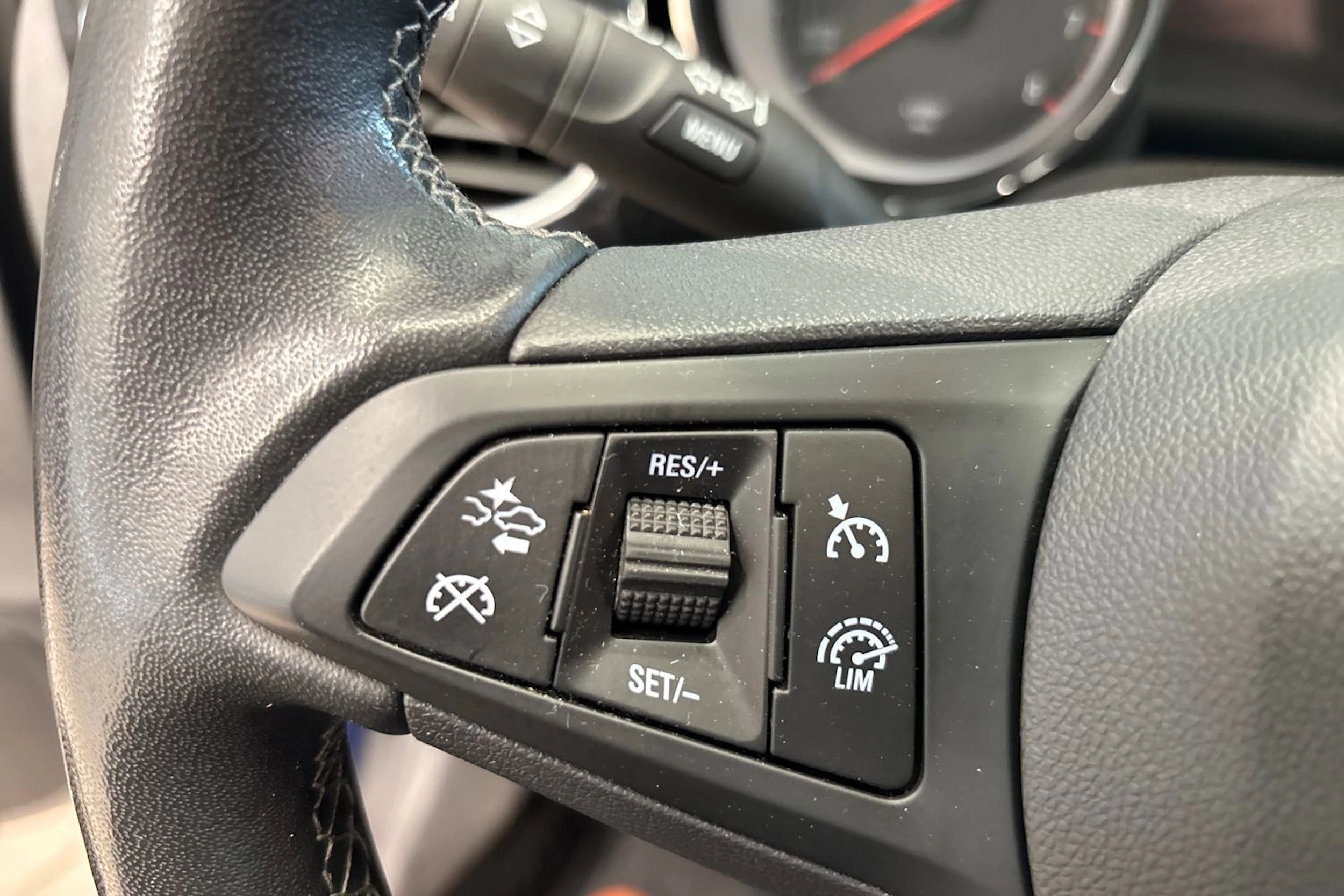 Sininen Opel ASTRA 2022 kuva 18.