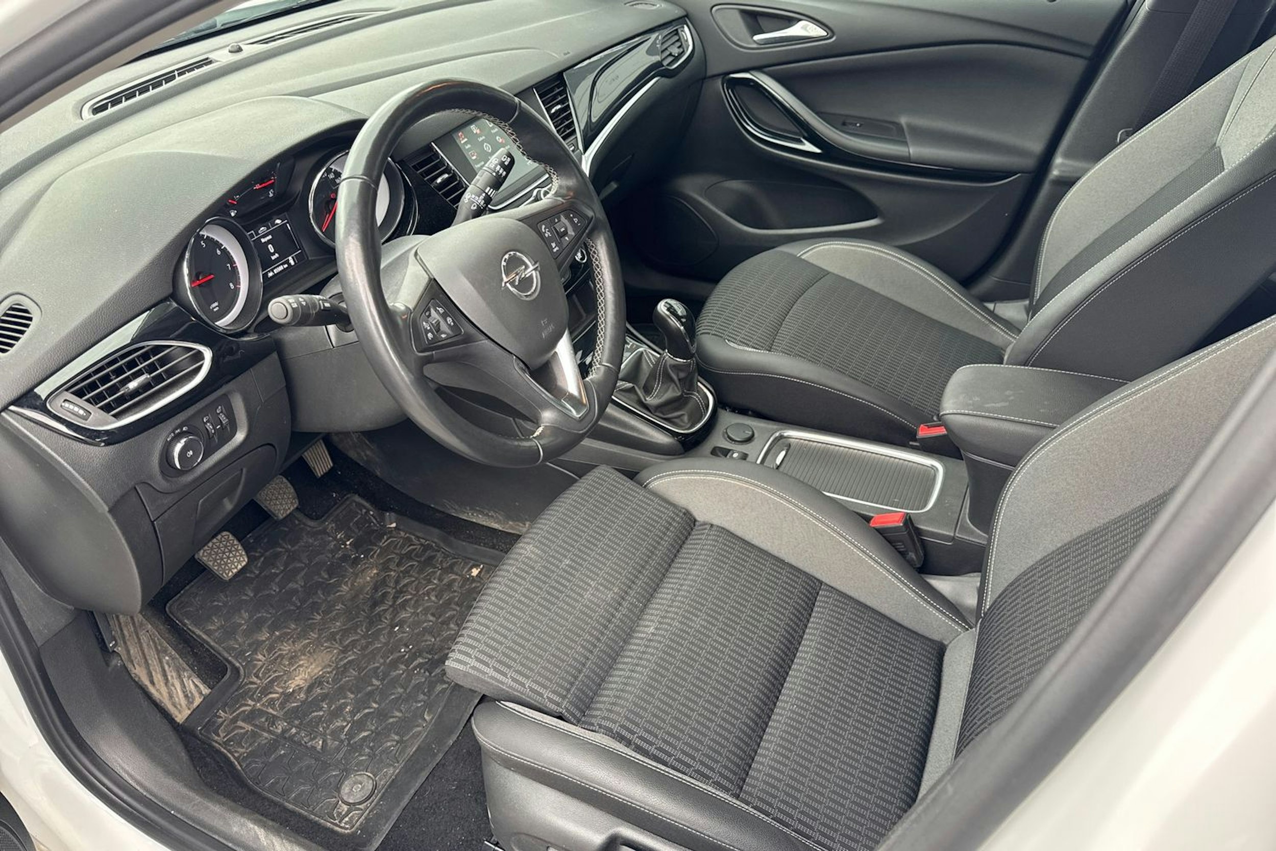valkoinen Opel Astra 2022 kuva 3.