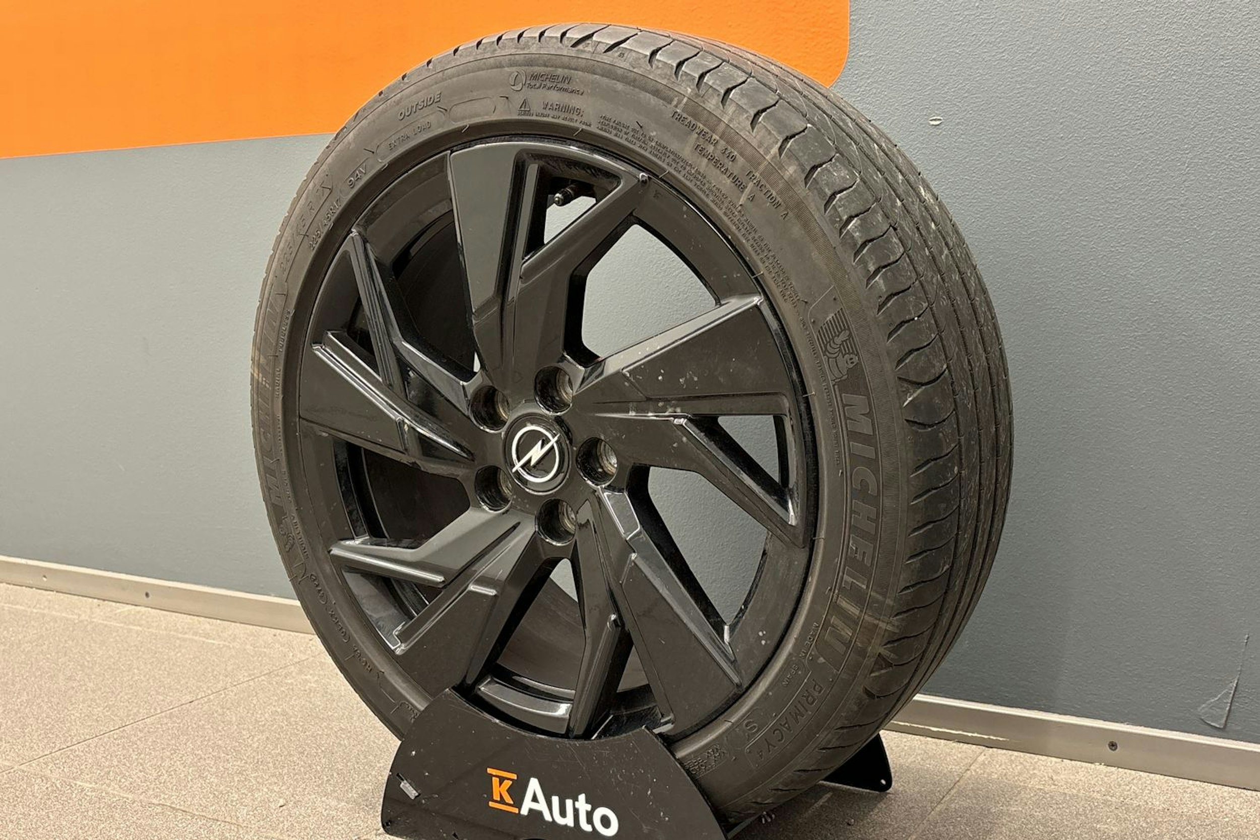 musta Opel Astra 2023 kuva 13.