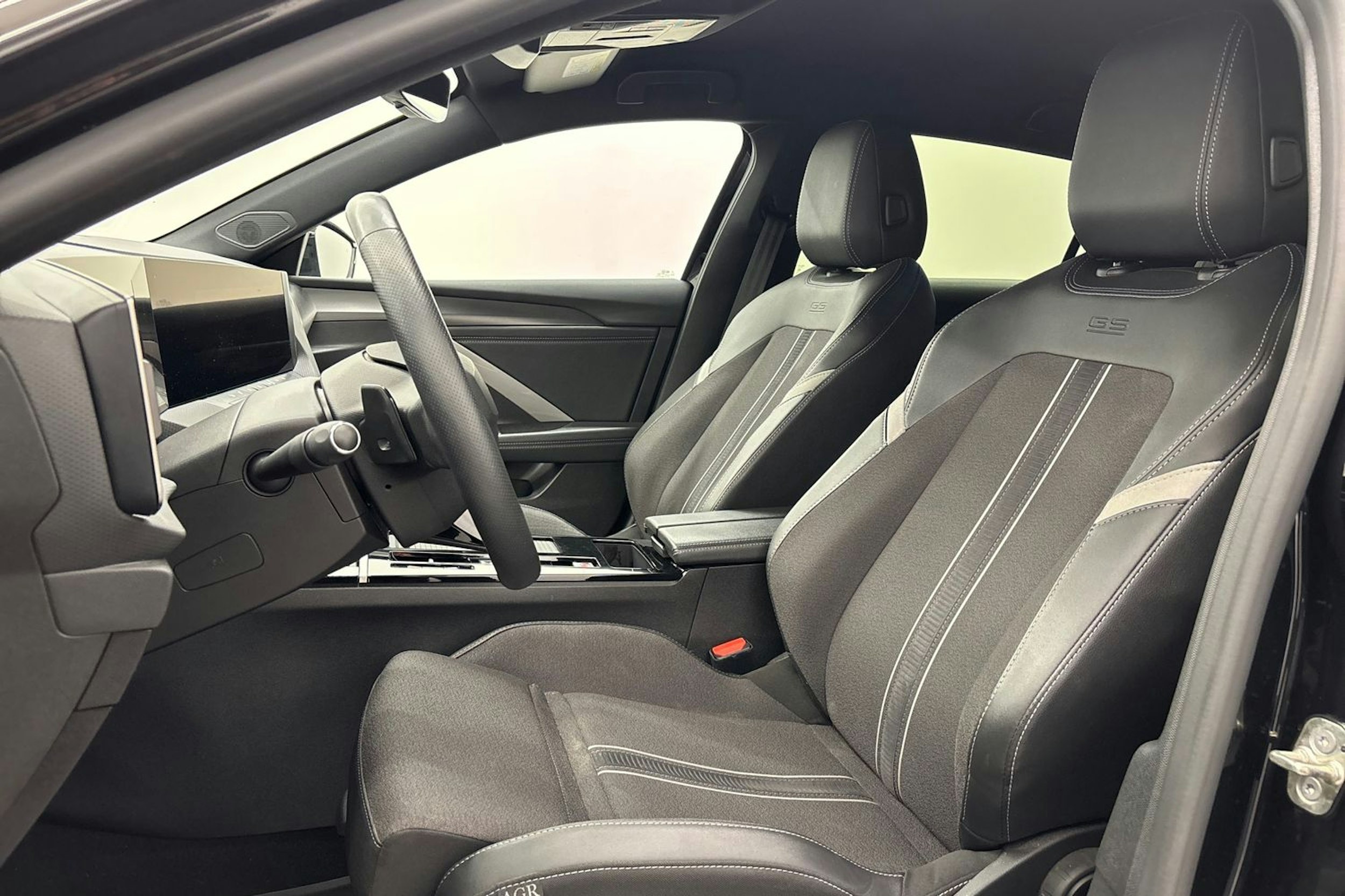 musta Opel Astra 2023 kuva 14.