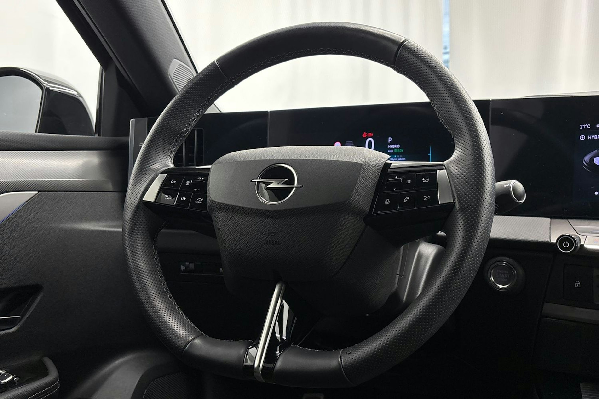 musta Opel Astra 2023 kuva 15.