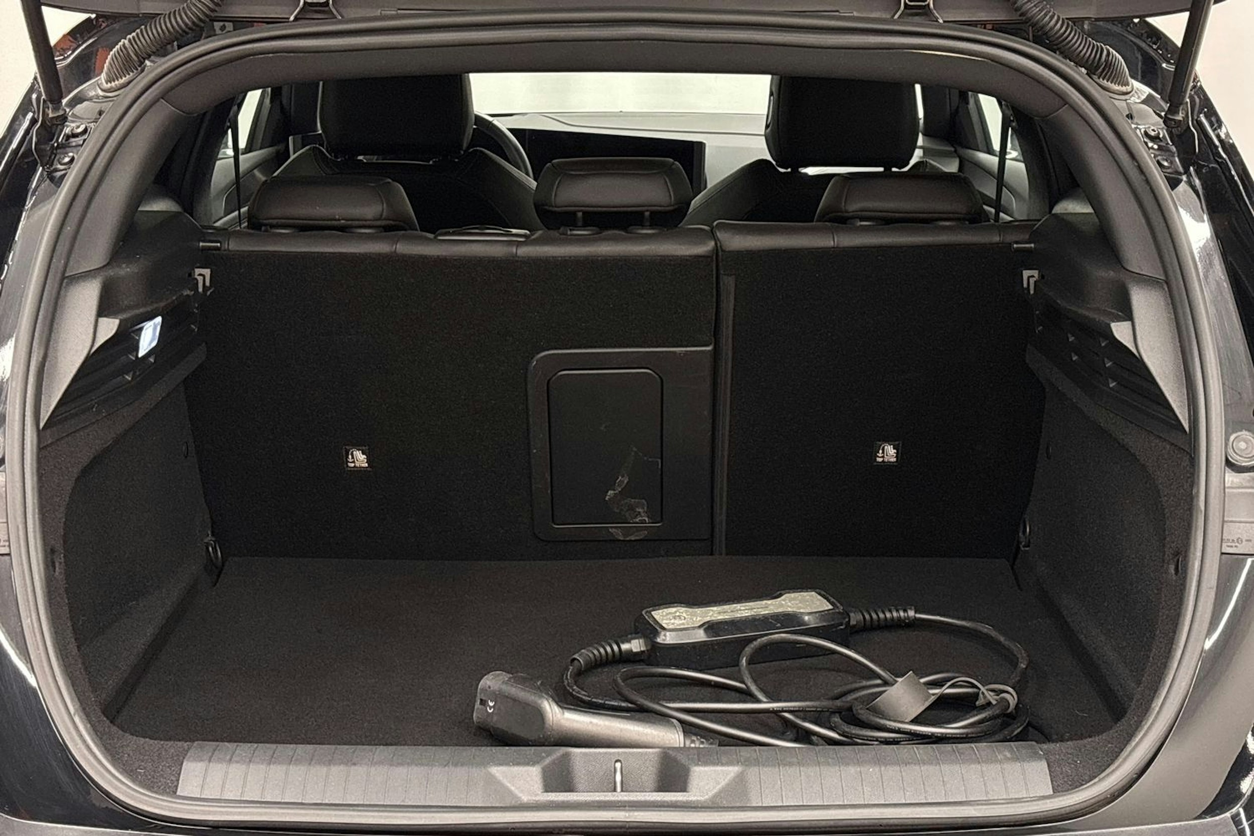 musta Opel Astra 2023 kuva 24.