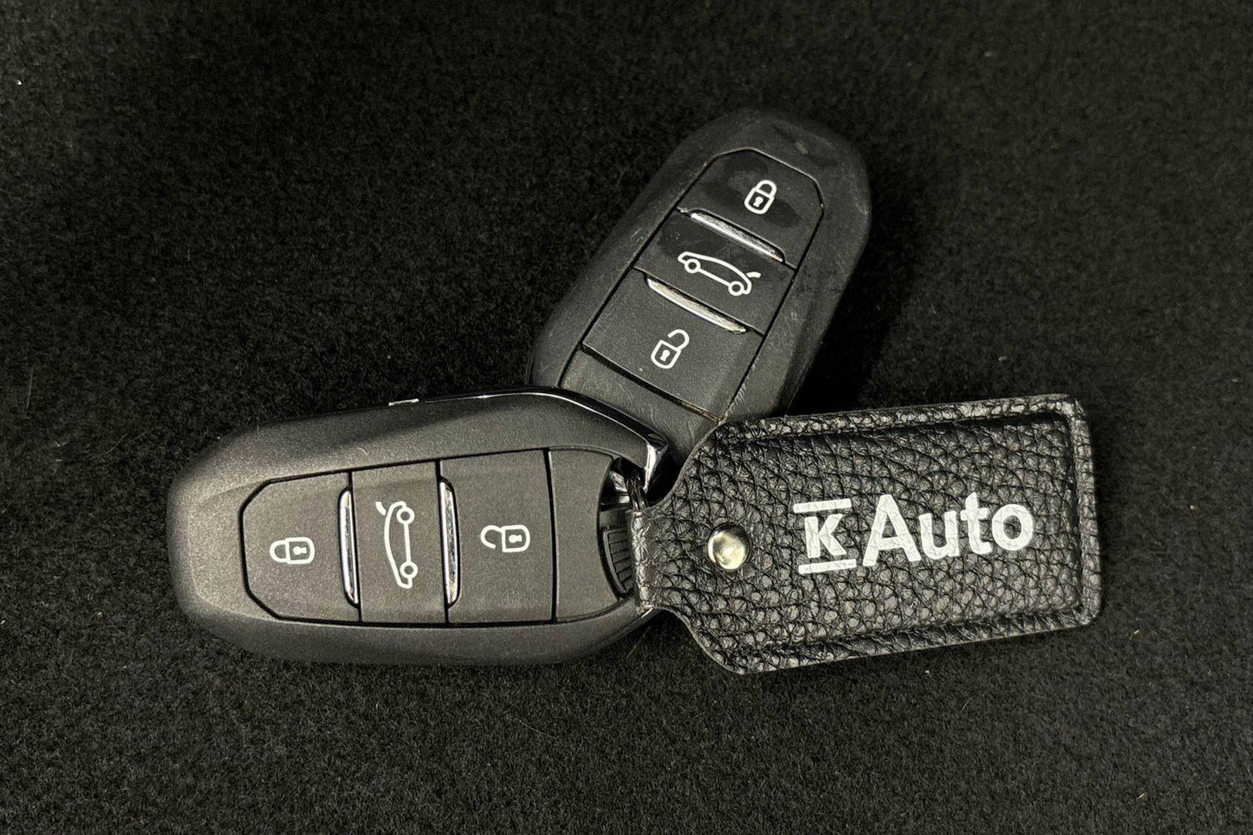 musta Opel Astra 2023 kuva 25.