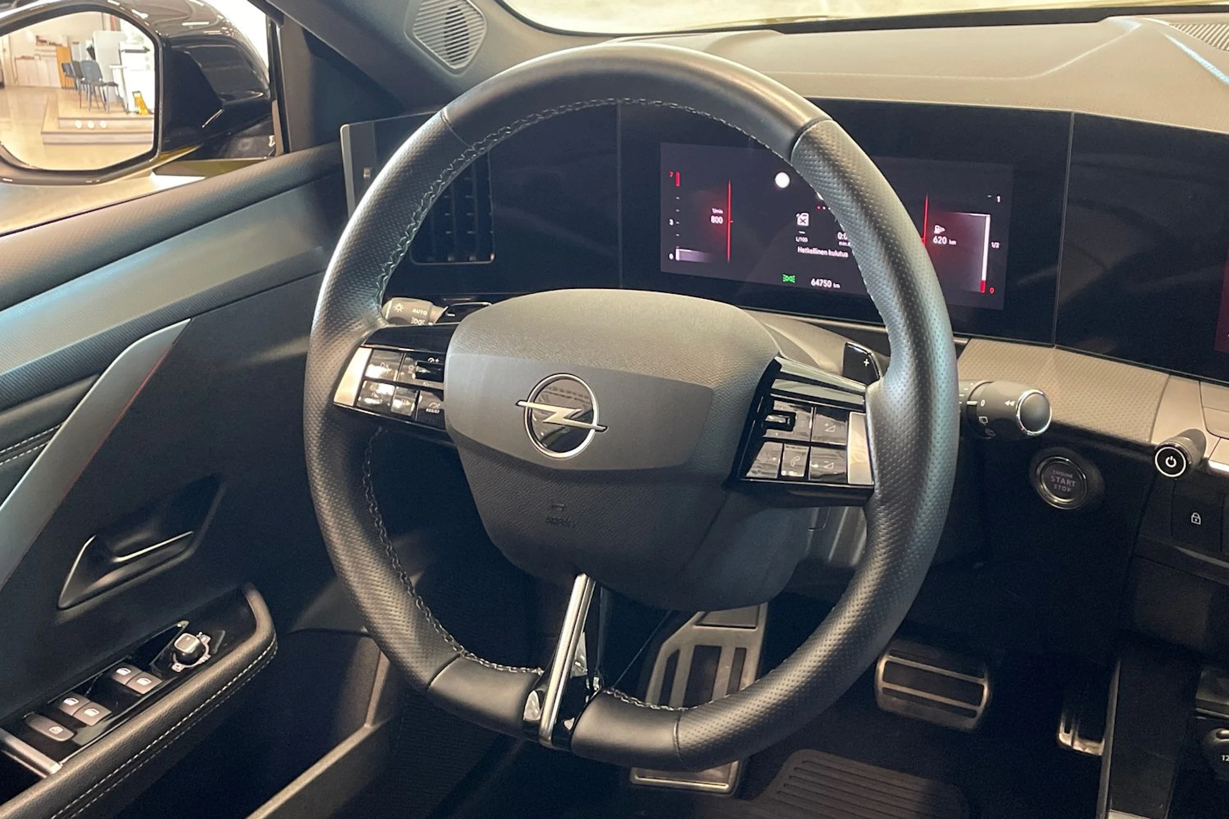 keltainen Opel Astra 2023 kuva 11.