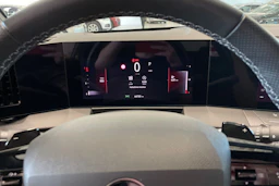 keltainen Opel Astra 2023 kuva 12.