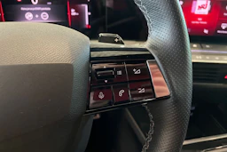 keltainen Opel Astra 2023 kuva 13.