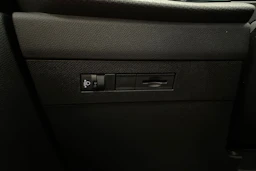 keltainen Opel Astra 2023 kuva 15.